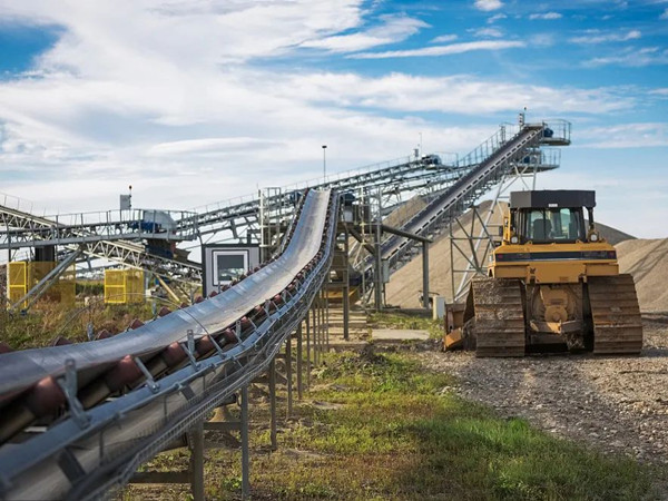 是什么設(shè)備讓輸送帶運輸更安全、更高能效？